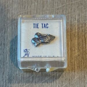 Silver Tie Tac Praying Hands Vintage